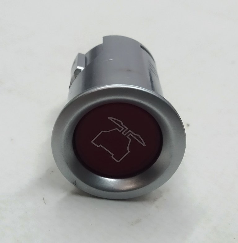 5 FALCON DOOR LIT BUTTON - CLOSE SWITCH, LH Tesla model X 1069233-00-C